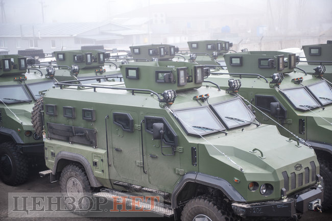 НГУ и Минобороны досрочно получили партию бронемашин "Варта", которые отправят в зону АТО